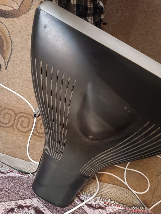 Продам телевизор на запчасти