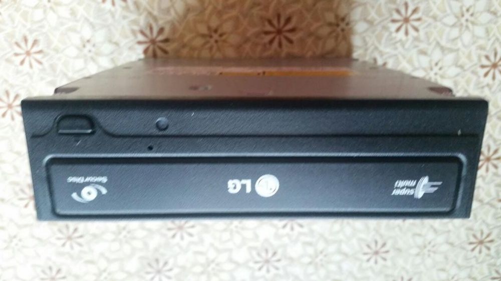 Интернет модем, флопи диск,двд записвачка.