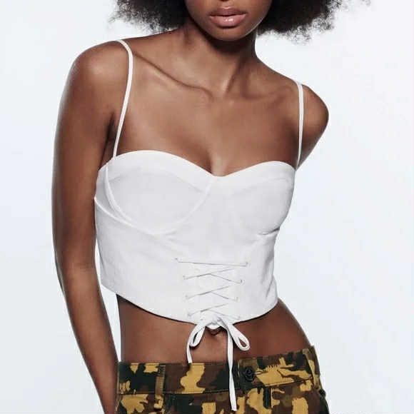 Бял топ Zara с ефектен гръб