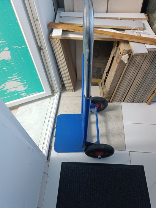 Продам тачка синий.