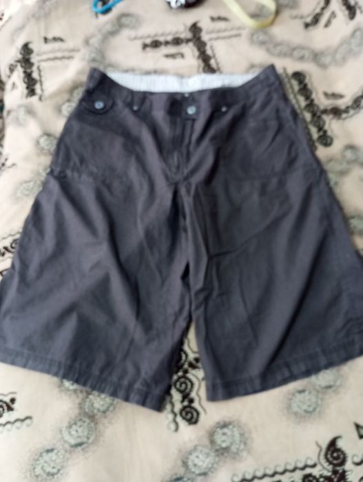 Pantaloni scurți subțiri mărimea 44, marca C&A