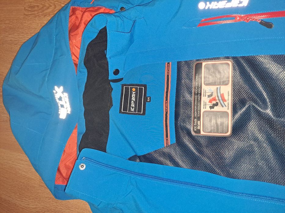 Vand  una geaca de munte