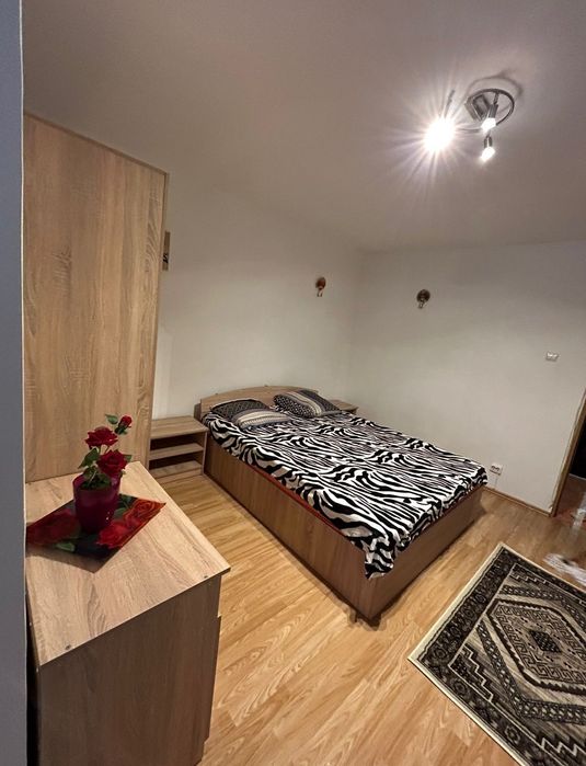 Închiriez garsoniera