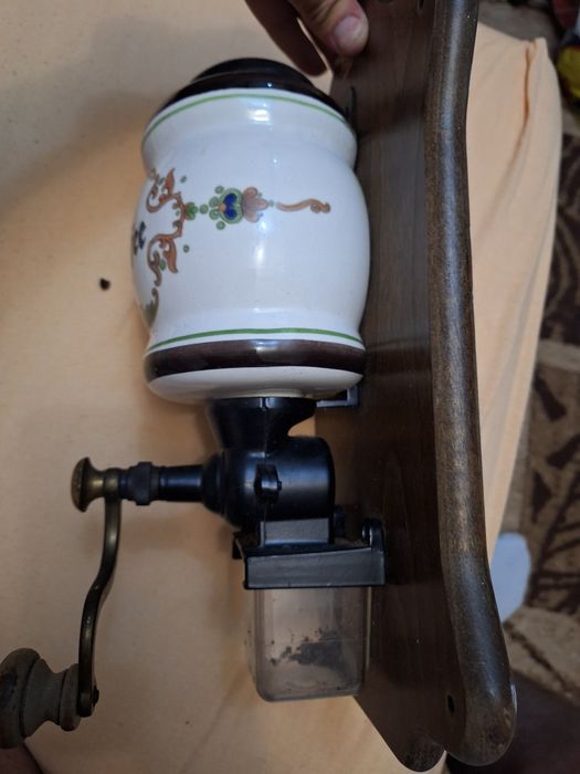 Rasnita de cafea, veche.