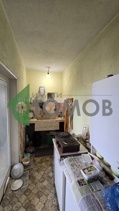 Здрава триетажна къща в село Загоре