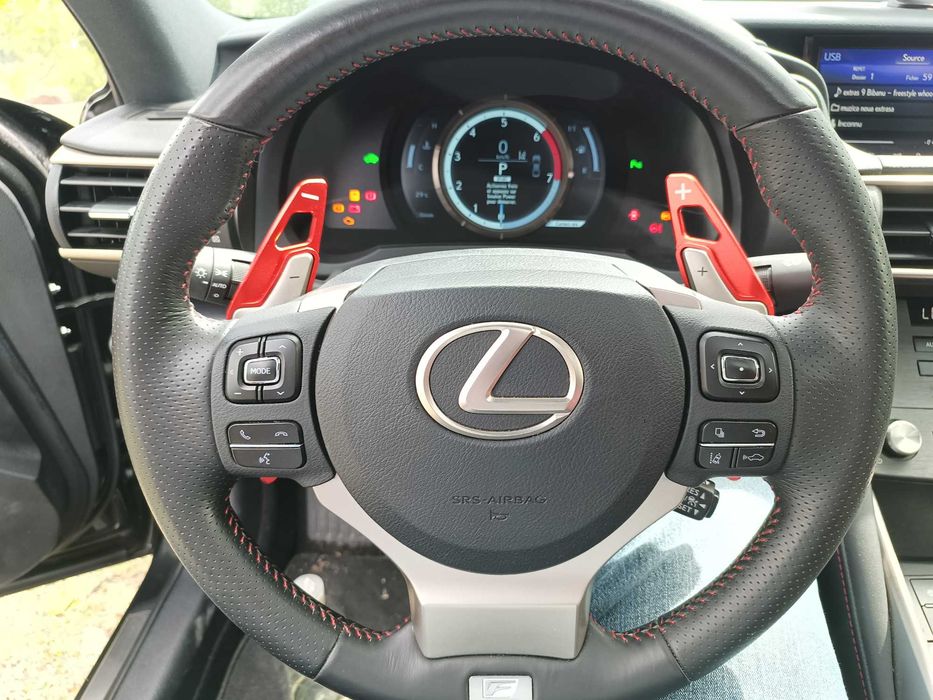 Lexus is300h F-Sport hybrid