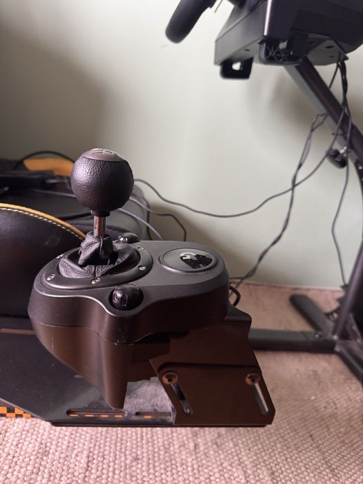 Logitech G923 (pc/ps5) + Playseat + schimbator + mount schimbator