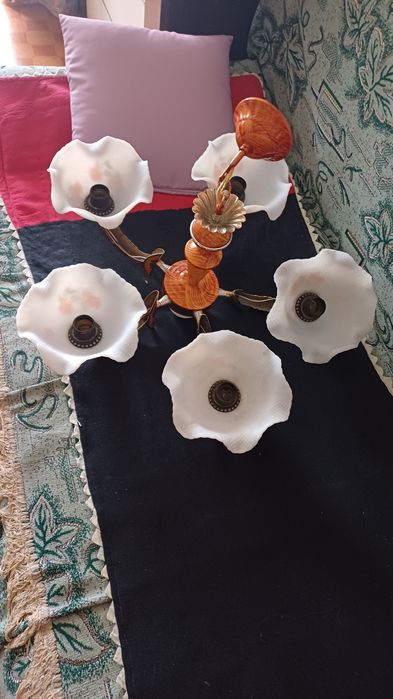 Продам б/у люстру