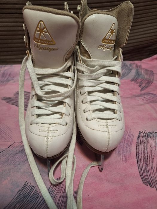 Vând patine gheață Jackson Mystique marimea 30