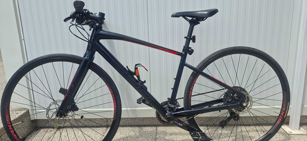 Велосипед Specialized Sirrus Sport Disc - 26. Отлично състояние!