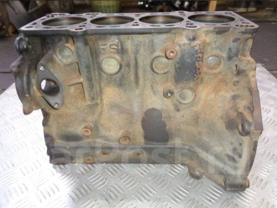 Блок цилиндра на Мазда 626