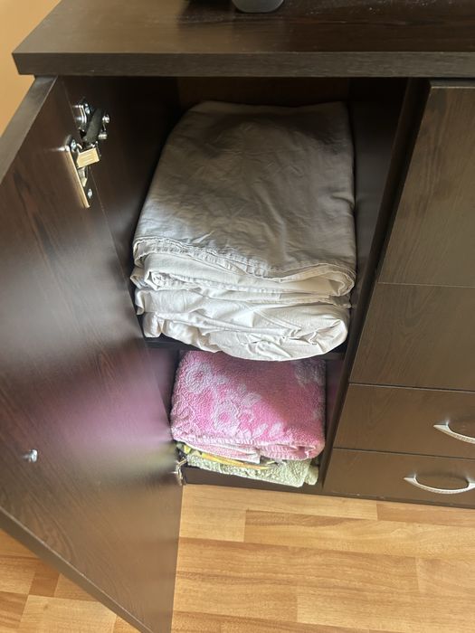 Скрин в тъмно кафяво в отлично състояние