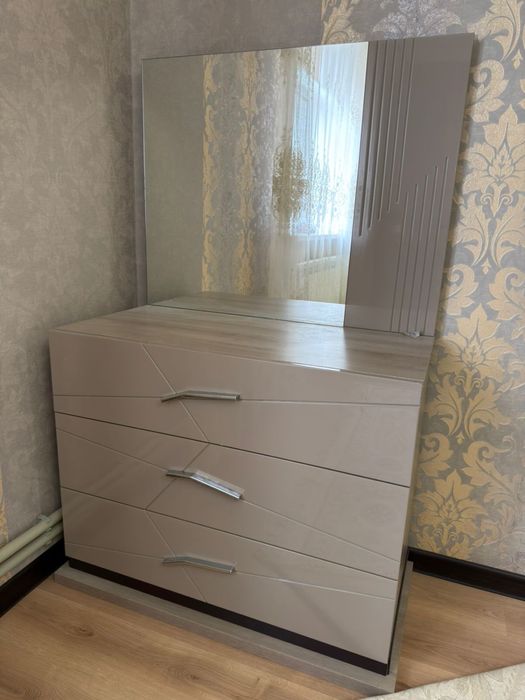 Продам спальный гарнитур