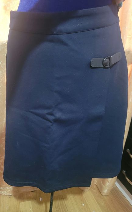 В новом состоянии блуска + юбка цена за всё школьное .