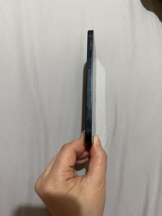 Телефон iPhone 12