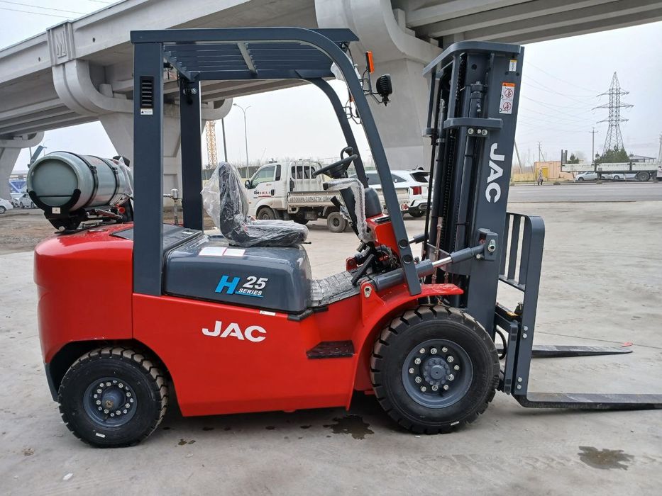 Газобензиновый вилочный погрузчик Автокара Кара 2.5т 4.5м марки JAC
