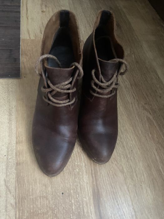 Нови кожени боти UGG, номер 39