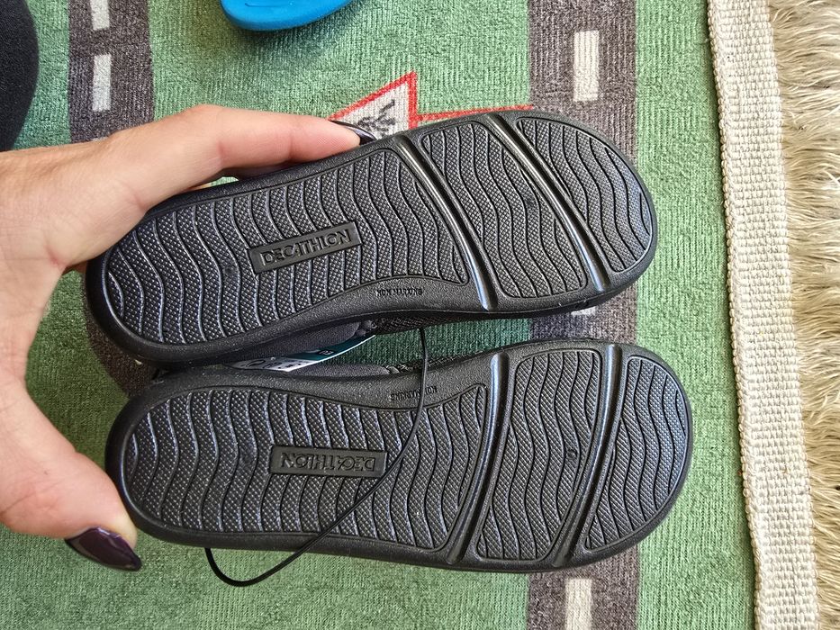 Papuci de casă, grădiniță, dansuri,sport nr 26 Decathlon