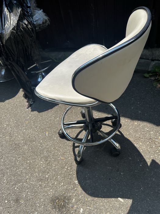 Vand scaun salon