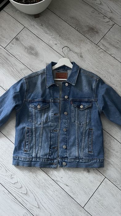 Продам куртку джинсовую