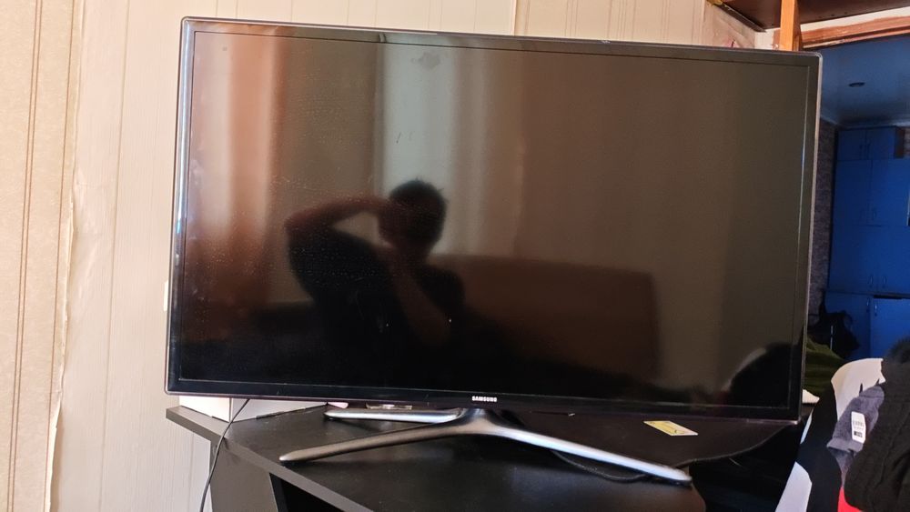 Продам смарт телевизор самсунг 107см