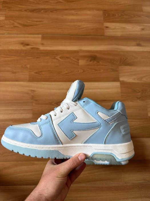 Sneakers OffWhite cu eticheta (nu Nike, Gucci, Adidas, Balenciaga)