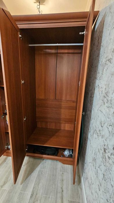 Продам Шкаф и Кровать