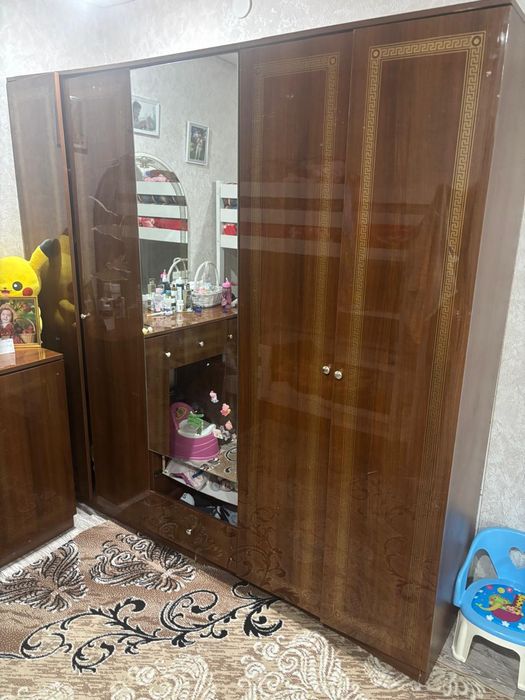 Продам спальный гарнитур