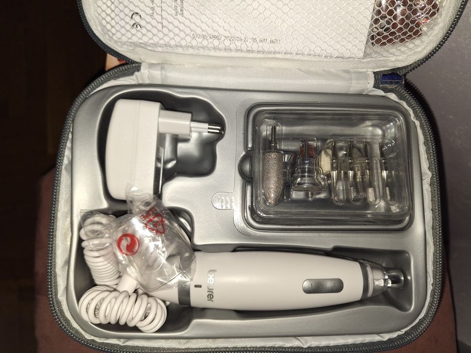 Комплект за маникюр-педикюр
Комплект за маникюр-педикюр