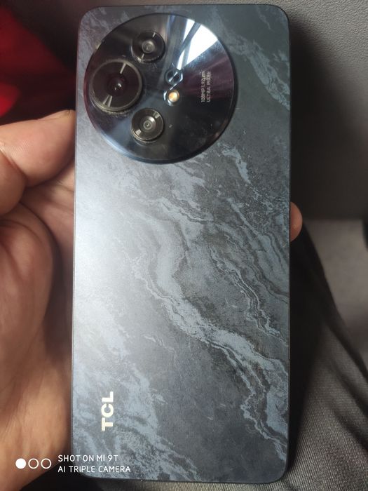 Продавам телефон