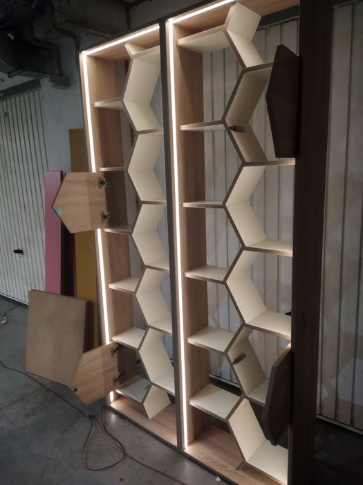 Етажерка ,преградна стена,параван, библиотека,стелаж,LED,шестоъгълник