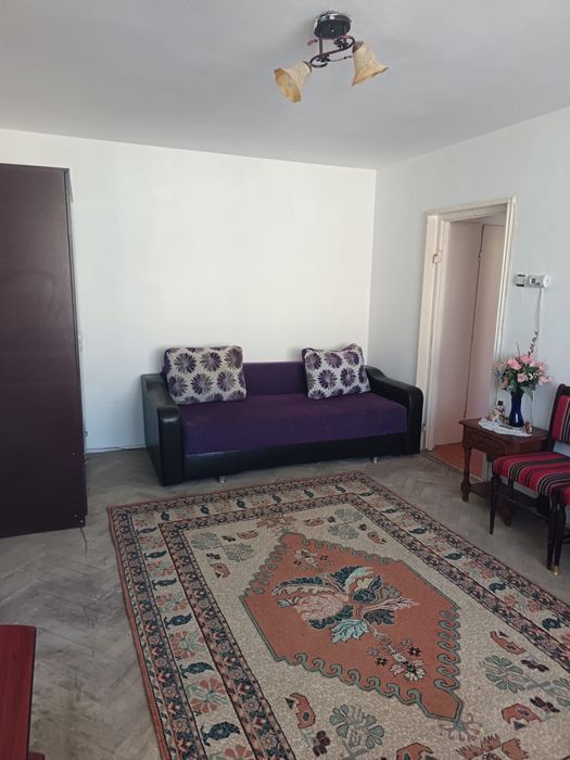 Ap 2 camere pe Bulevardul Mihai Viteazul blocul D5 etaj 6