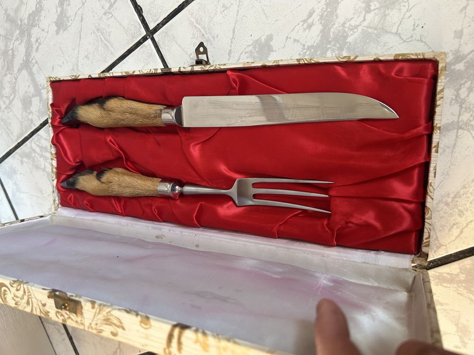 Set vechi tacamuri cutit si furculita