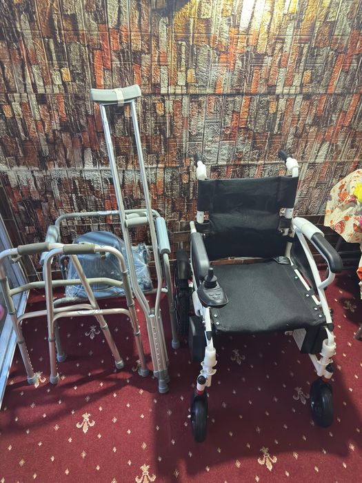 Scaun cu rotile electric,carje,wc mobil ,cadru