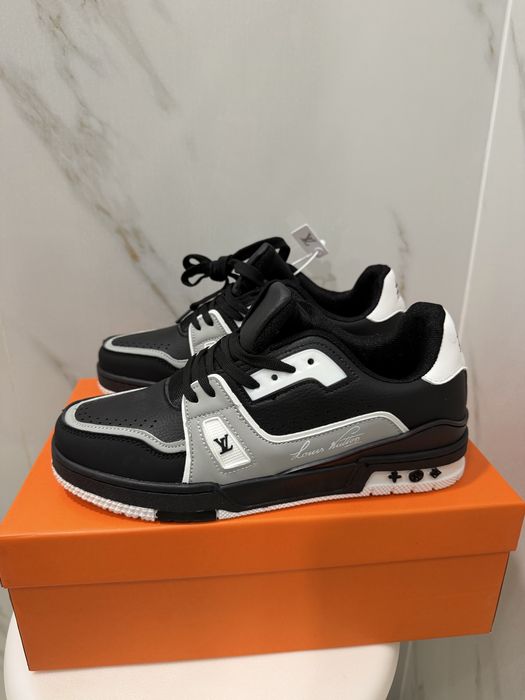*FULL BOX* Louis Vuitton Trainer Black Premium