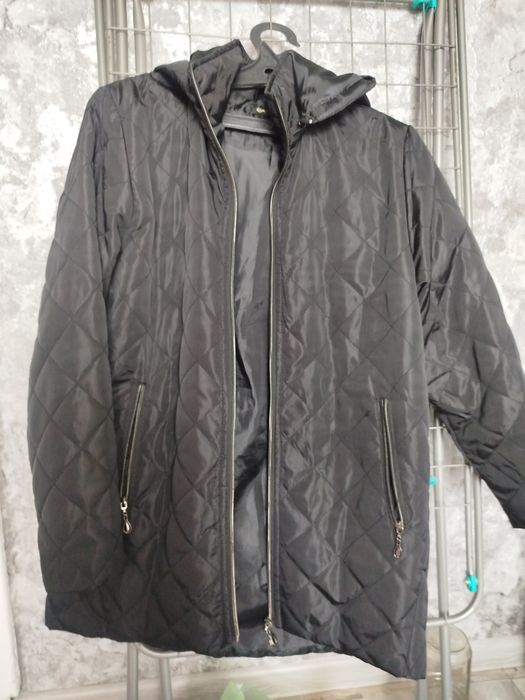 Продам куртку женскую