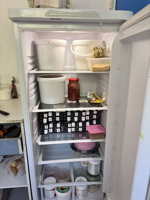 Продам холодильник для аптеки