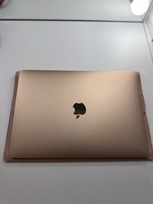 MacBook Air 13” Retina 2020 – Intel Core i3 / 8GB RAM