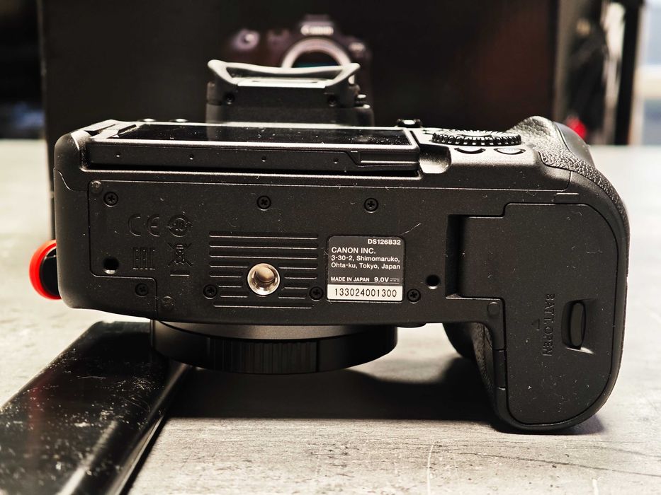 Canon R6 + батерия + зарядно + 64 GB памет + аксесоари