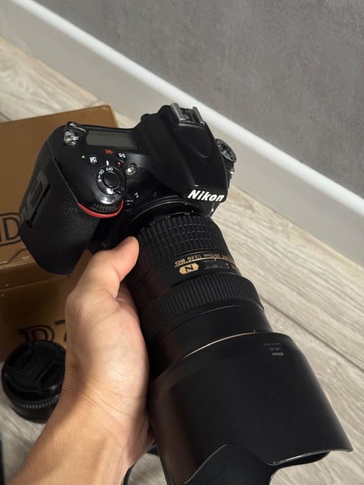 Продам Nikon D750 комплект