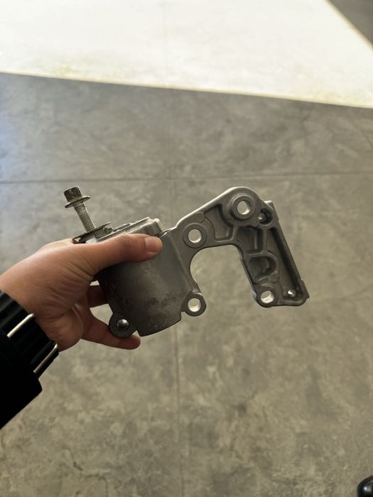 Натяжитель ремня на Лексус Rx350