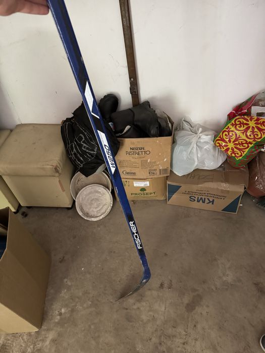 Продам коньки и клюшку