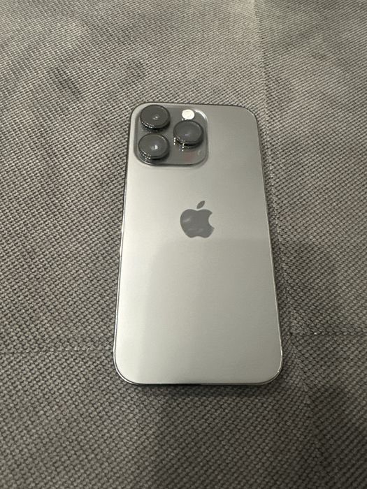 Iphone 14 pro, Macbook 2014 17”