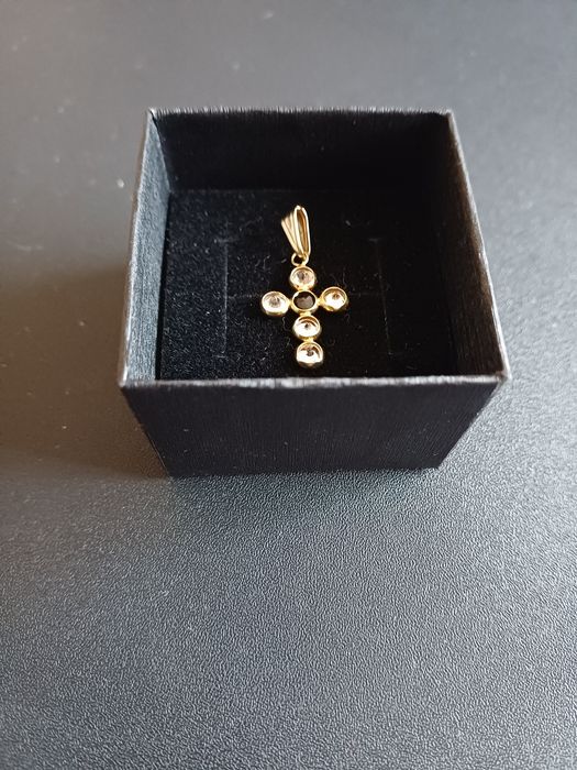 Medalion de aur galben de 18 k