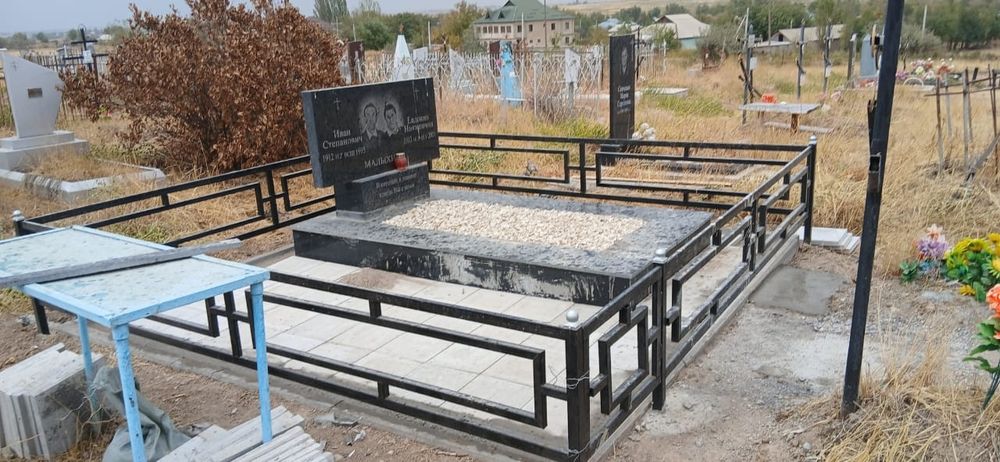 Көк тас, гранит ескерткіш/ Орнату тегін