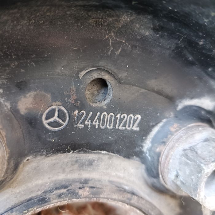 Один диск с шиной от Мерседес 124