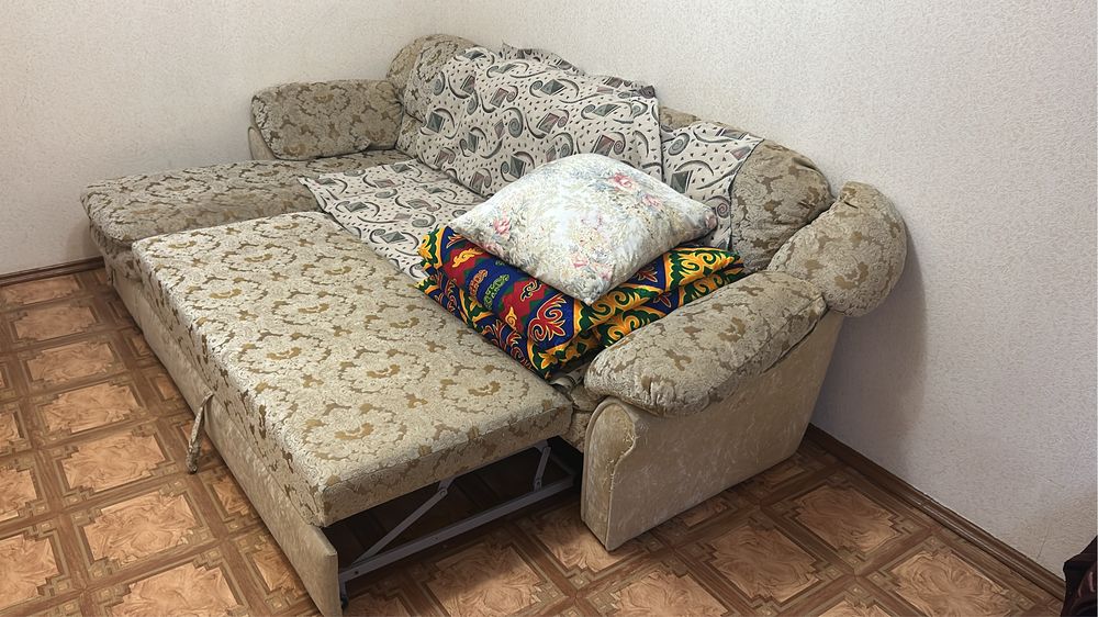 Продам диван в 4 мкрне Аксай