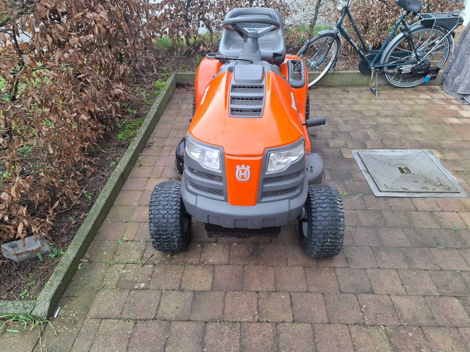 Tractor de tuns iarba