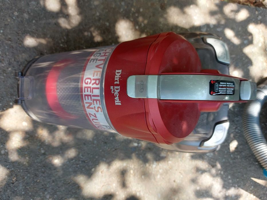 продавам две маркови прахосмукачки