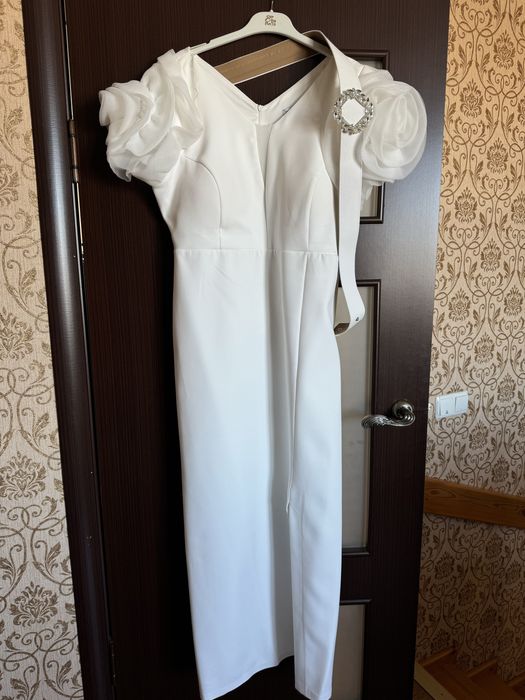 Вечернее белое платье на той